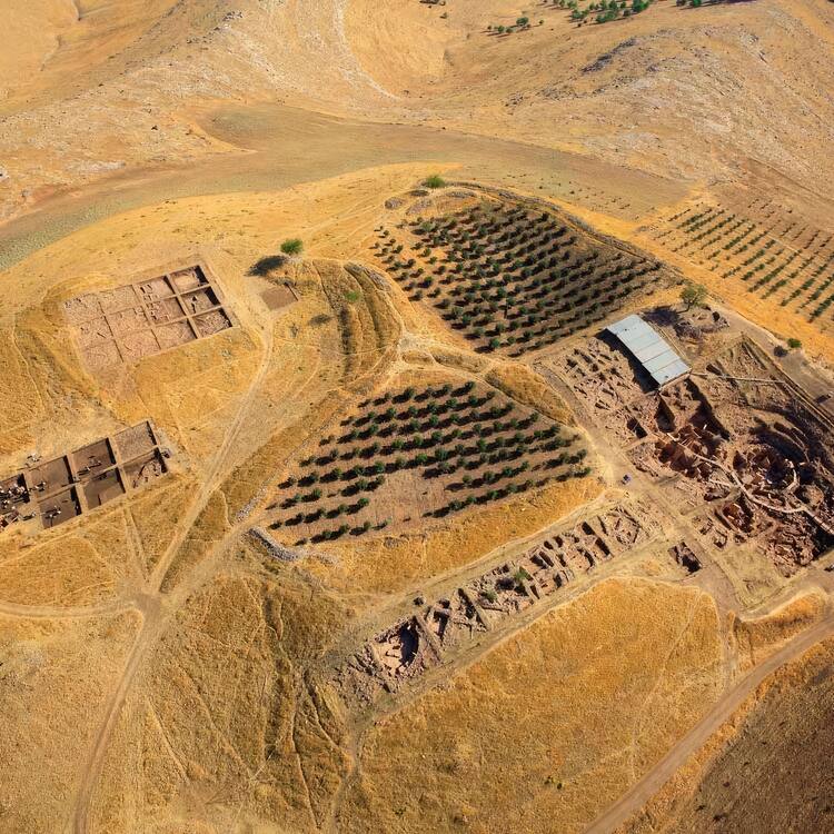 G&ouml;bekli Tepe - prehistoric architecture in Arabic